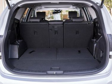 Hyundai Santa Fe ثالثاً، دفع رباعي 5 أبواب Grand — حجرة الأمتعة