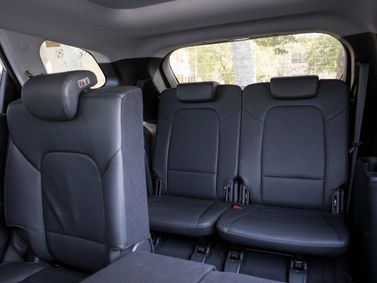 Hyundai Santa Fe ثالثاً، دفع رباعي 5 أبواب Grand — مقاعد الصف الثالث