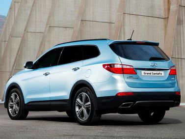 Hyundai Santa Fe ثالثاً، دفع رباعي 5 أبواب Grand — منظر خلفي أيسر