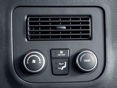 Hyundai Santa Fe ثالثاً، دفع رباعي 5 أبواب Grand — الكونسول الوسطي