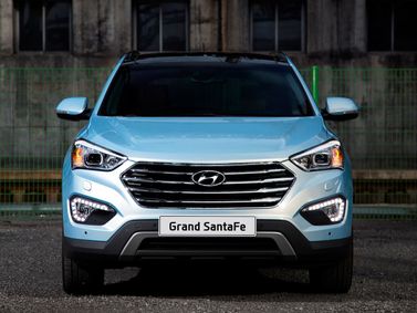 Hyundai Santa Fe ثالثاً، دفع رباعي 5 أبواب Grand — منظر أمامي