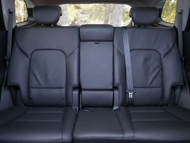 Hyundai Santa Fe ثالثاً، دفع رباعي 5 أبواب Grand — المقاعد الخلفية