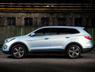 Hyundai Santa Fe ثالثاً، دفع رباعي 5 أبواب Grand — منظر من الجانب الأيسر