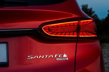 Hyundai Santa Fe IV, Внедорожник 5 дв. — задняя часть автомобиля крупным планом