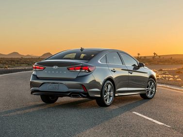 Hyundai Sonata VII (LF) Рестайлинг, Седан — вид сзади справа