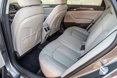 Hyundai Sonata VII (LF) Рестайлинг, Седан — задние сиденья