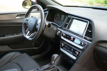 Hyundai Sonata VII (LF) Рестайлинг, Седан — место водителя