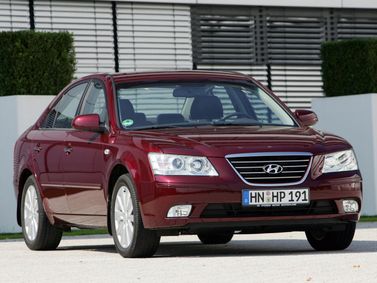 Hyundai Sonata V (NF) Рестайлинг, Седан — вид спереди