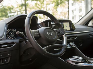 Hyundai Sonata VIII (DN8), Седан — место водителя