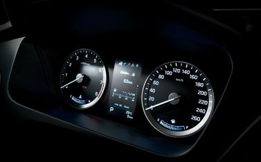 Hyundai Sonata سابعاً (LF)، سيدان — لوحة العدادات
