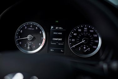 Hyundai Sonata VII (LF) Рестайлинг, Седан — панель приборов