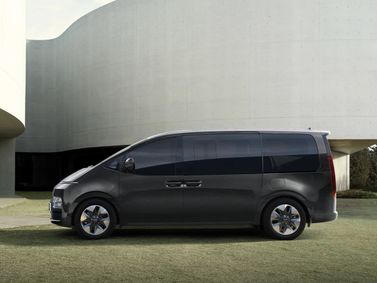 Hyundai Staria I عملية شد الوجه، ميني فان — منظر من الجانب الأيسر