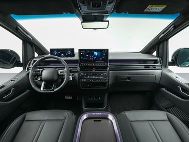 Hyundai Staria I عملية شد الوجه، ميني فان — منطقة السائق