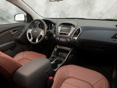 Hyundai Tucson ثانياً، دفع رباعي 5 أبواب — لوحة القيادة