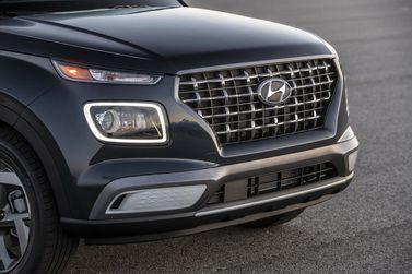 Hyundai Venue I، دفع رباعي 5 أبواب — الجزء الأمامي من السيارة عن قرب