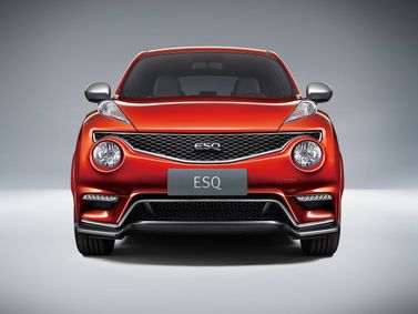 Infiniti ESQ، دفع رباعي 5 أبواب — منظر أمامي