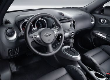 Infiniti ESQ، دفع رباعي 5 أبواب — منطقة السائق