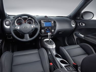 Infiniti ESQ، دفع رباعي 5 أبواب — منطقة السائق