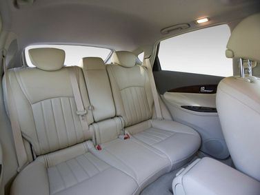 Infiniti EX ط (J50)، دفع رباعي 5 أبواب — المقاعد الخلفية