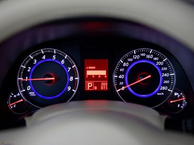 Infiniti FX II (S51)، دفع رباعي 5 أبواب — لوحة العدادات