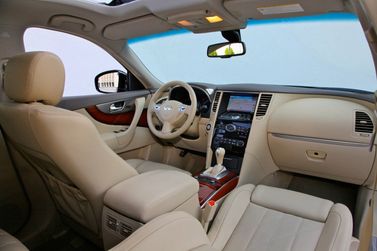 Infiniti FX فيس ليفت II (S51) II (S51)، دفع رباعي 5 أبواب — منظر عام للمقصورة