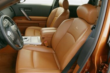 Infiniti FX I (S50)، دفع رباعي 5 أبواب — المقاعد الأمامية