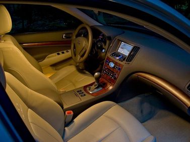 Infiniti G IV, Седан — место водителя