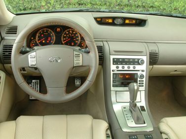 Infiniti G III, Седан — передняя панель