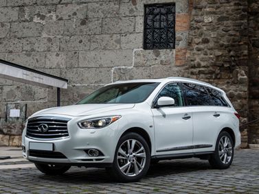 Infiniti JX، دفع رباعي 5 أبواب — منظر أمامي أيمن