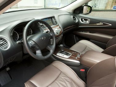 Infiniti JX، دفع رباعي 5 أبواب — منطقة السائق