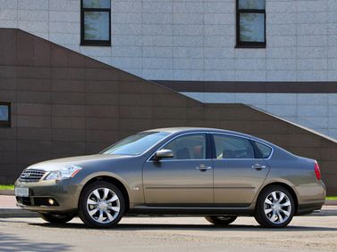 Infiniti M ثالثاً، سيدان — منظر أمامي أيسر