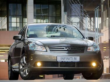 Infiniti M ثالثاً، سيدان — منظر أمامي