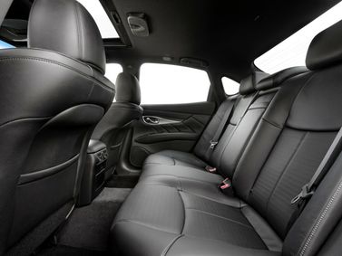 Infiniti M رابعاً، سيدان — المقاعد الخلفية