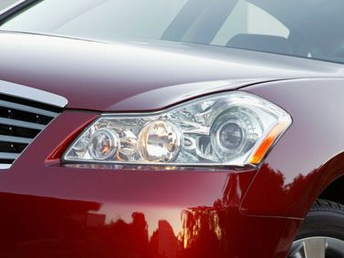 Infiniti M ثالثاً، سيدان — المصباح الأمامي