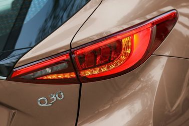 Infiniti Q30، هاتشباك 5 أبواب — المصباح الخلفي