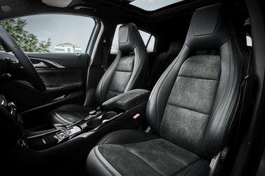 Infiniti Q30، هاتشباك 5 أبواب — المقاعد الأمامية