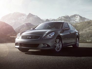 Infiniti Q40، سيدان — منظر أمامي أيمن