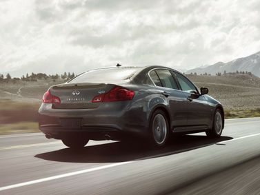 Infiniti Q40، سيدان — منظر خلفي أيمن