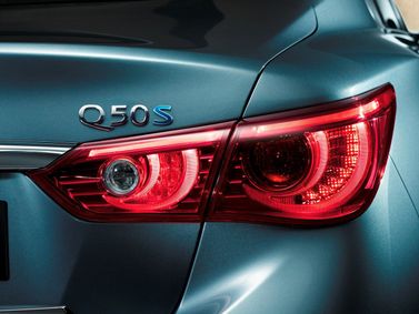 Infiniti Q50 I، سيدان — المصباح الخلفي