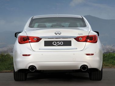 Infiniti Q50 I، سيدان — منظر خلفي