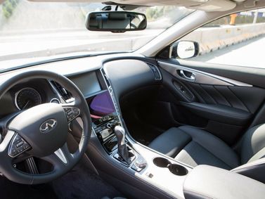 Infiniti Q50 I، سيدان — منطقة السائق