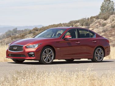 Infiniti Q50 I، سيدان — منظر أمامي أيمن