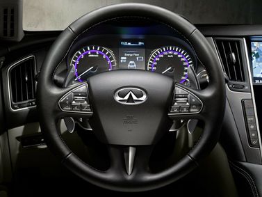 Infiniti Q50 I، سيدان — عجلة القيادة