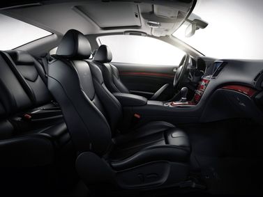 Infiniti Q60 I، كوبيه — منظر عام للمقصورة