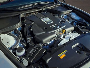 Infiniti Q60 I، قابلة للتحويل — حجرة المحرك