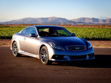 Infiniti Q60 I، كوبيه — منظر أمامي أيمن