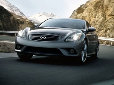 Infiniti Q60 I، كوبيه — منظر أمامي أيمن