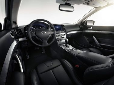 Infiniti Q60 I، كوبيه — منطقة السائق