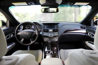 Infiniti Q70 I Рестайлинг, Седан — передняя панель
