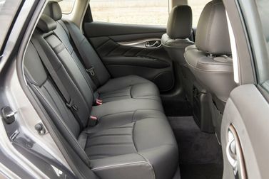 Infiniti Q70 I Рестайлинг, Седан — задние сиденья